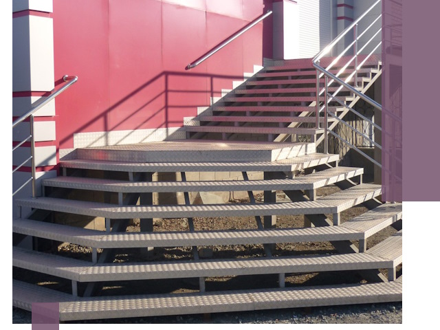 Лестницы для магазина в Самаре — изготовление и монтаж