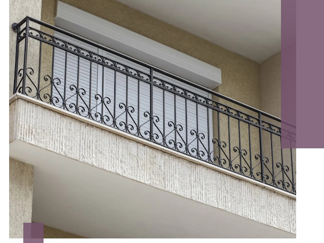 Балконные ограждения из металла и стекла в Самаре для домов