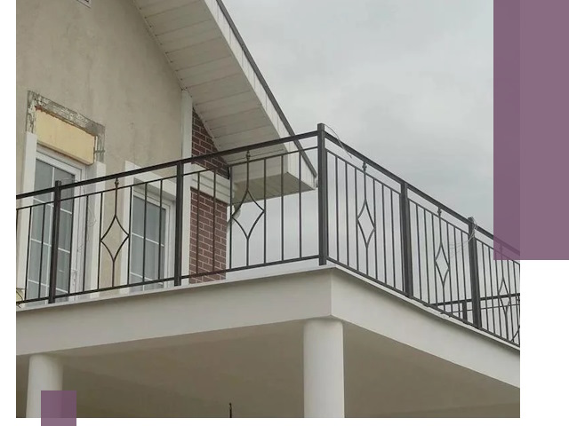 Изготовление балконных ограждений в Самаре из металла и стекла